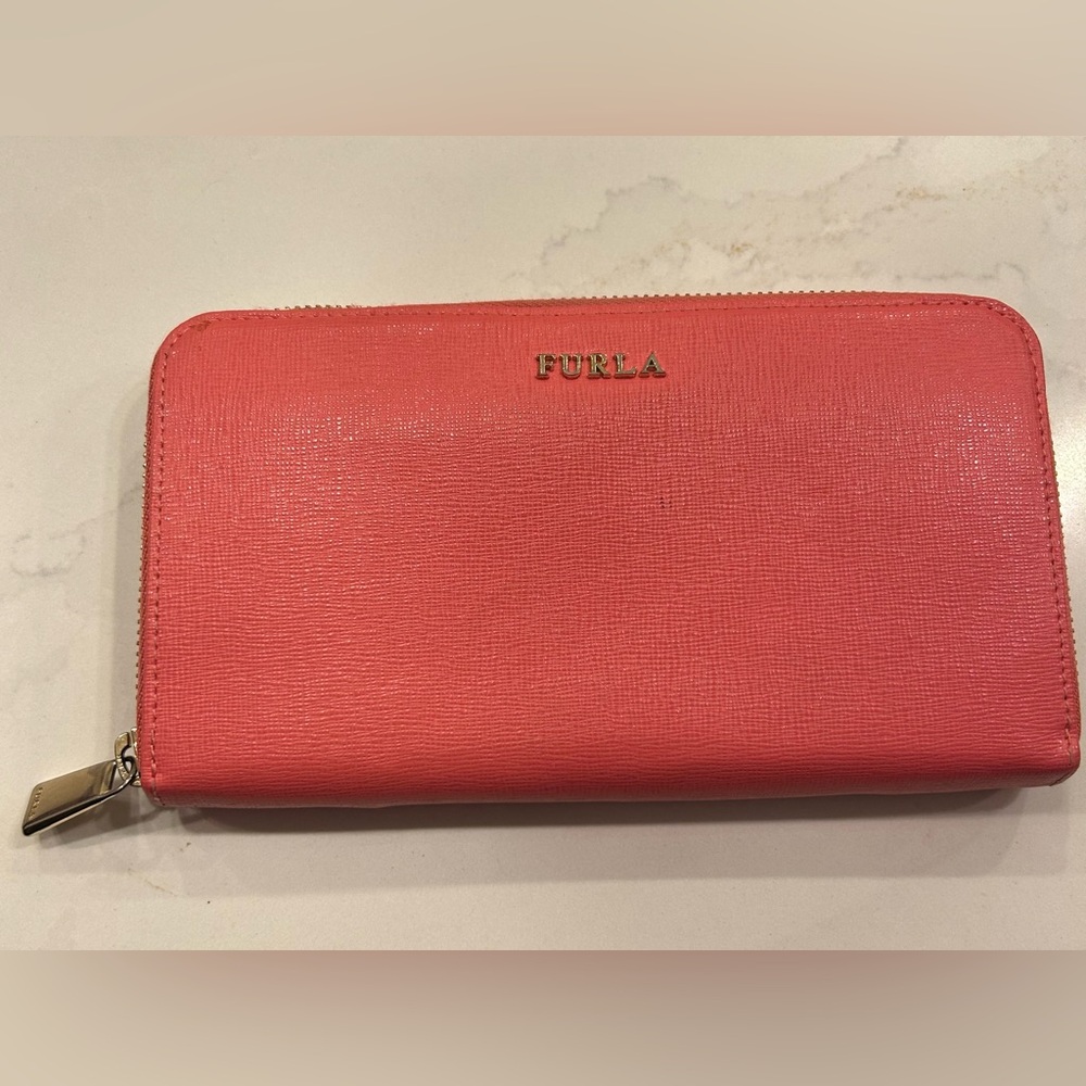 Furla Coral Leather Zip Wallet